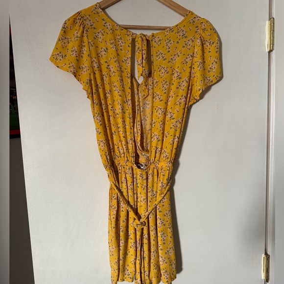 American Eagle Floral Romper - Picture 3 of 5